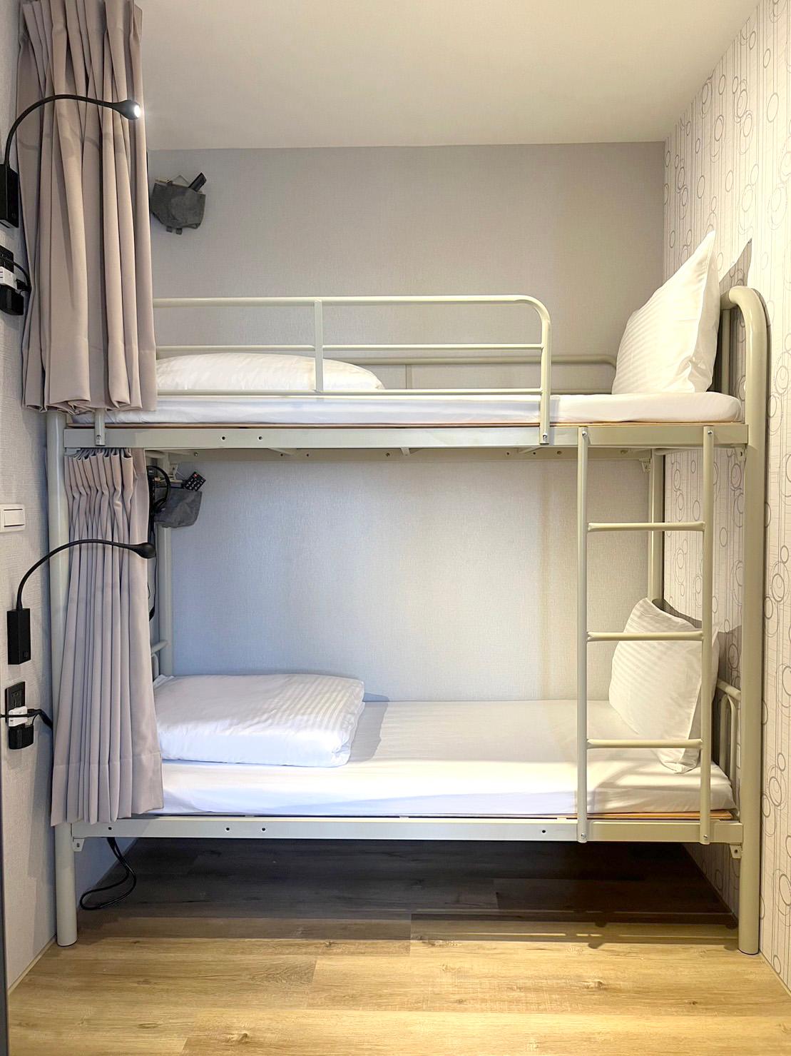 MIXED DORM, SHARED BATHROOM