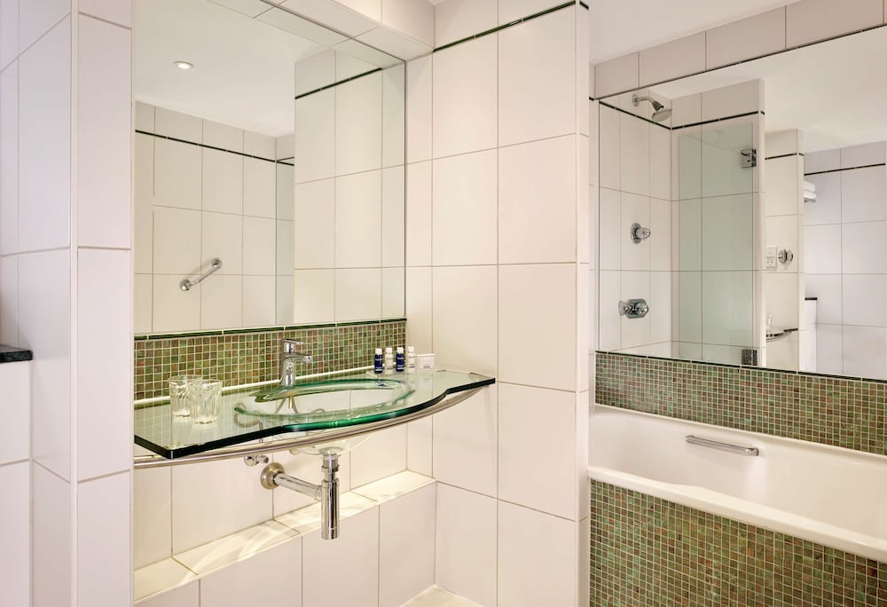 Park Plaza Victoria London 44/46