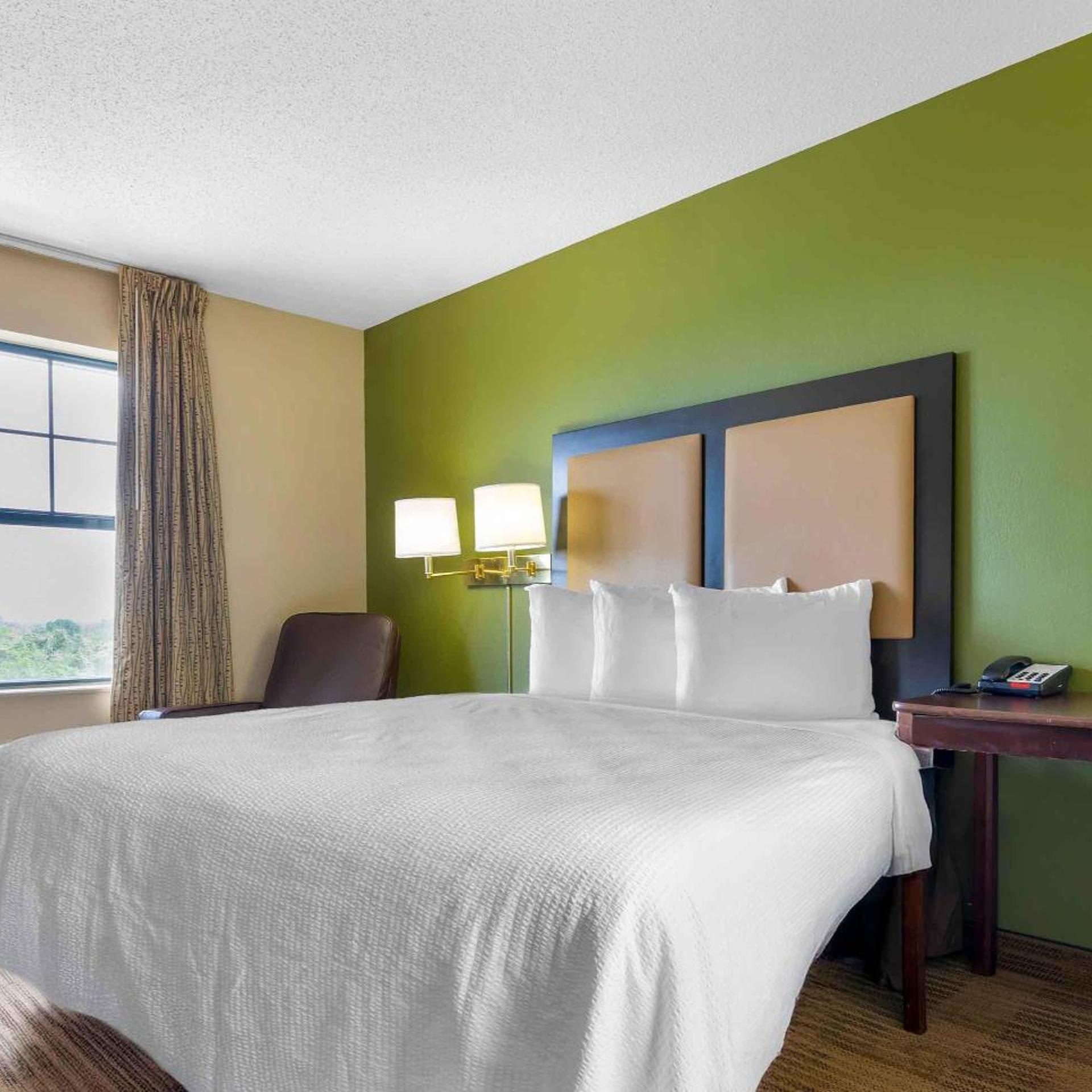 Deluxe, Studio, Queen Bed
