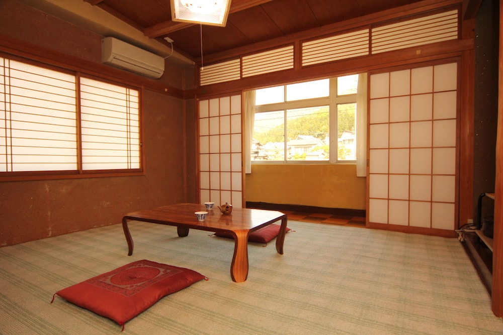 Minshuku Miyama 25/50