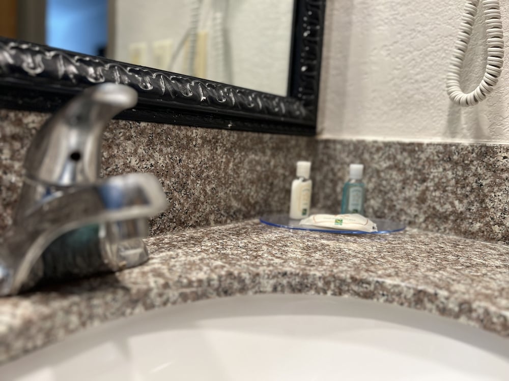 Quality Inn & Suites Louisville East 26/28