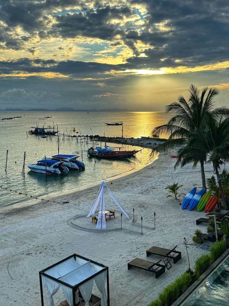 The Beach Samui 64/71