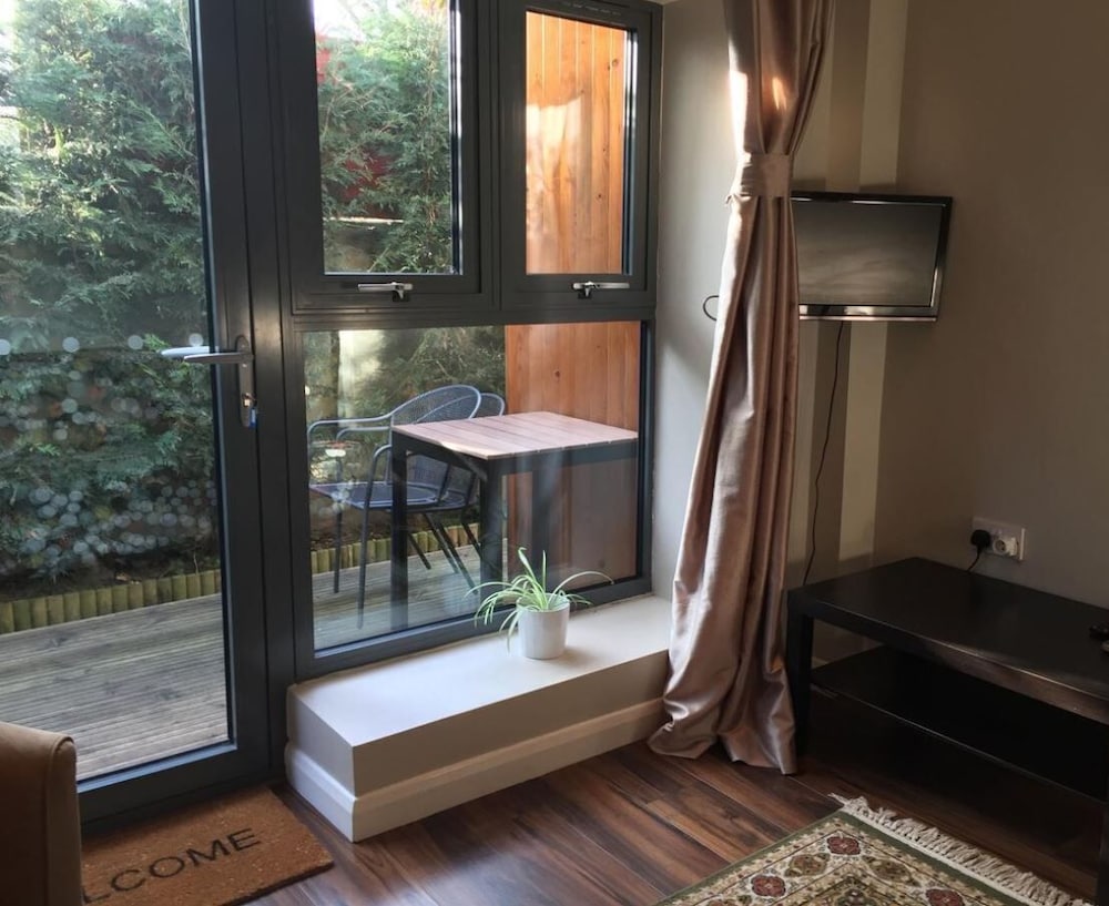 Lyall Apartment Hotel 11/25