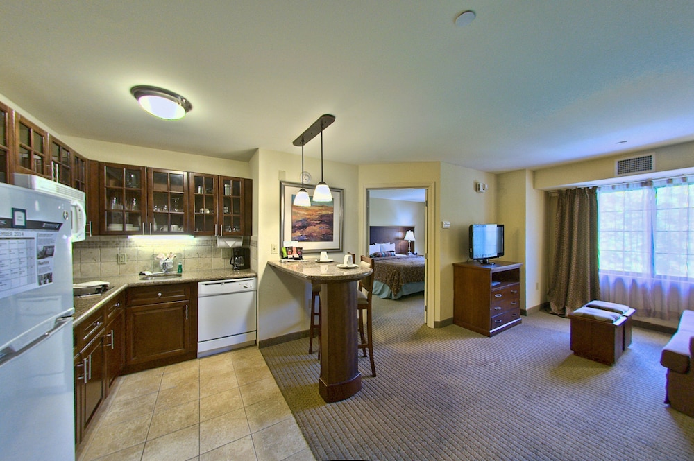 Staybridge Suites East Stroudsburg Poconos 42/69