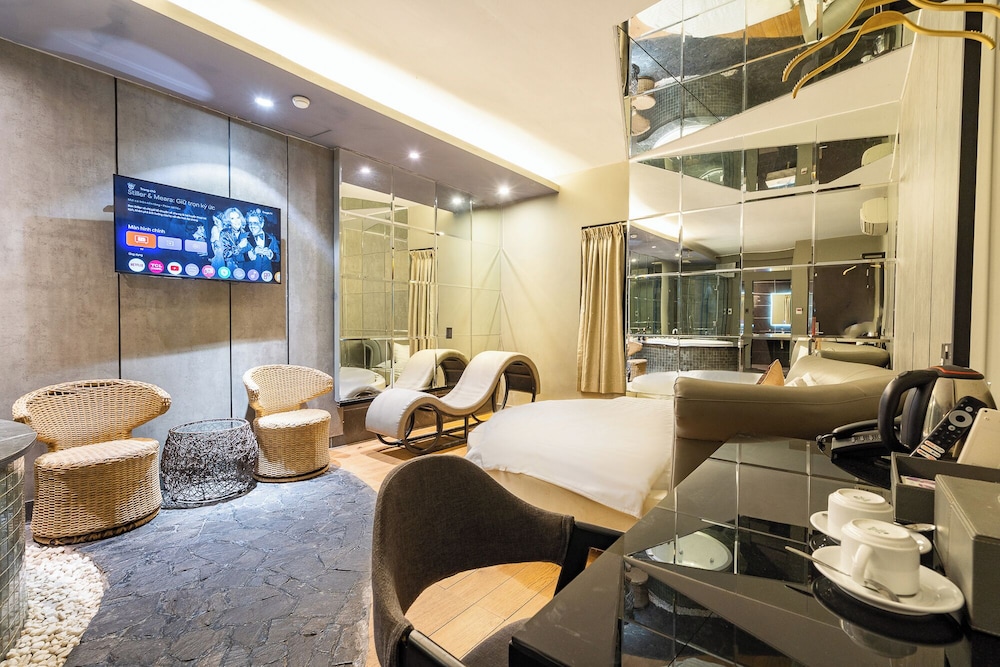 Collection O District 10 - Bonita Grand Hotel 48/50