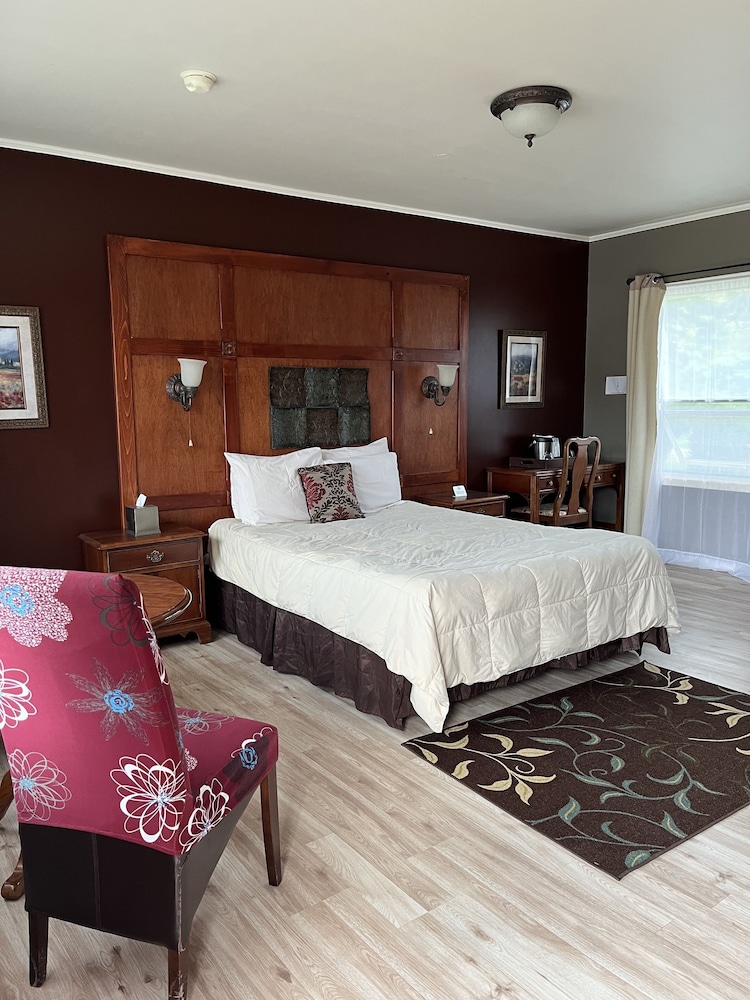 Vinehurst Inn And Suites 32/58