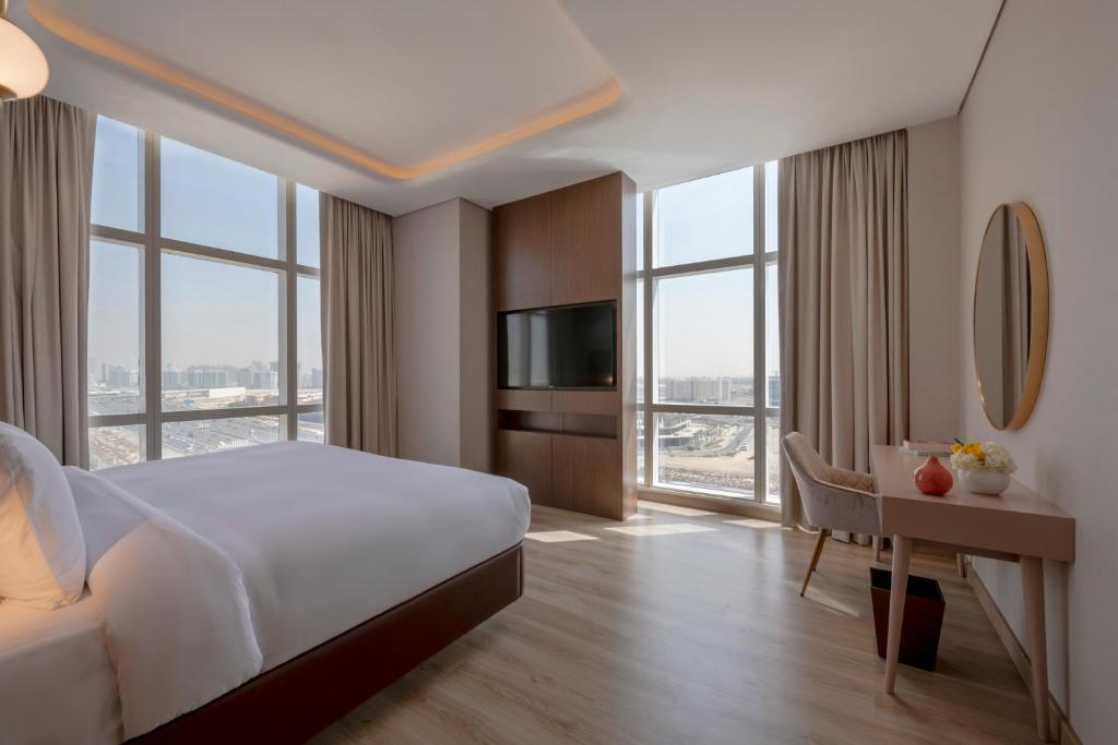 DELUXE, SUITE, KING BED, PANORAMIC, CITY VIEW