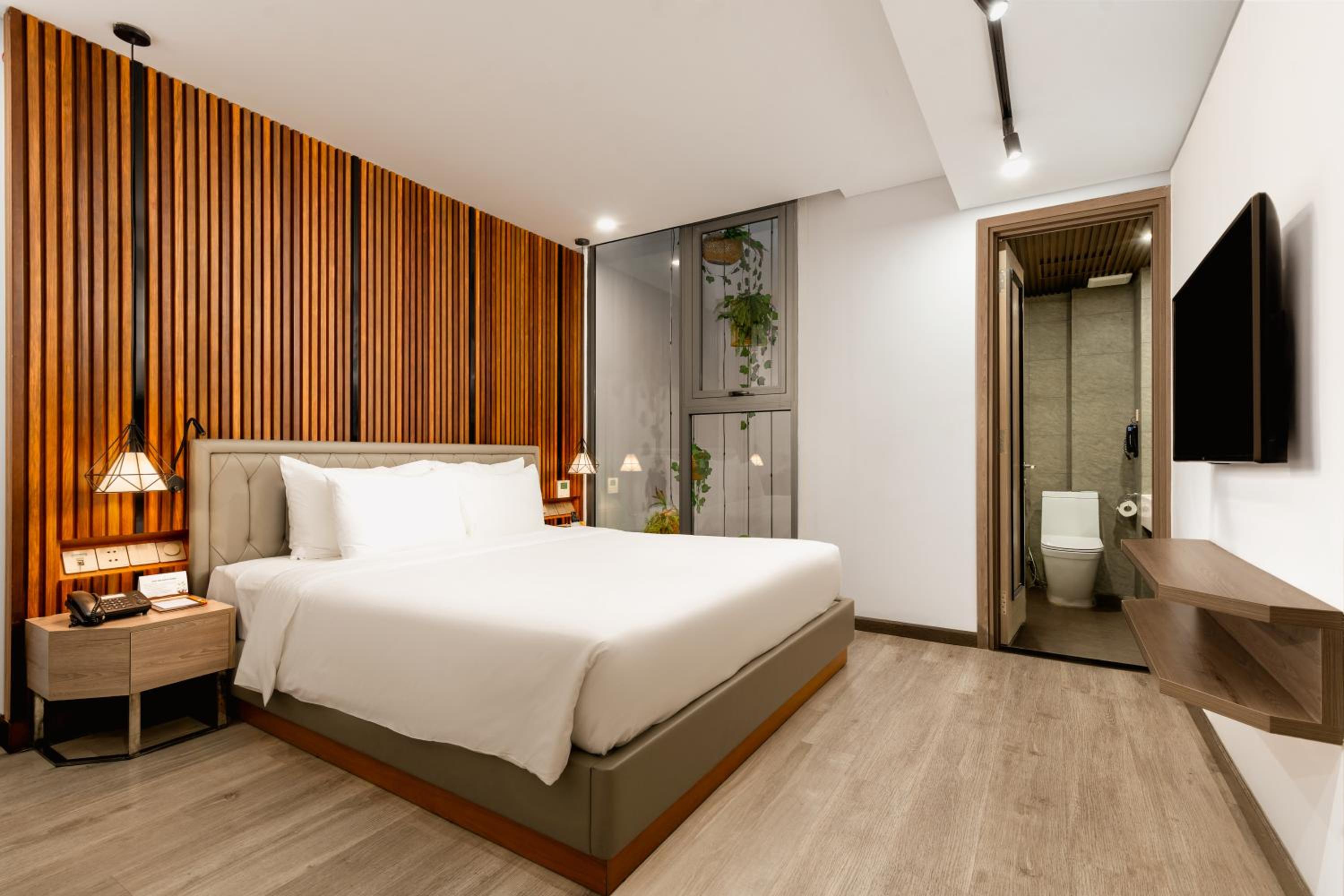 Superior, Queen Bed