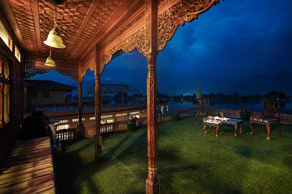 WelcomHeritage Gurkha Houseboats 28/35