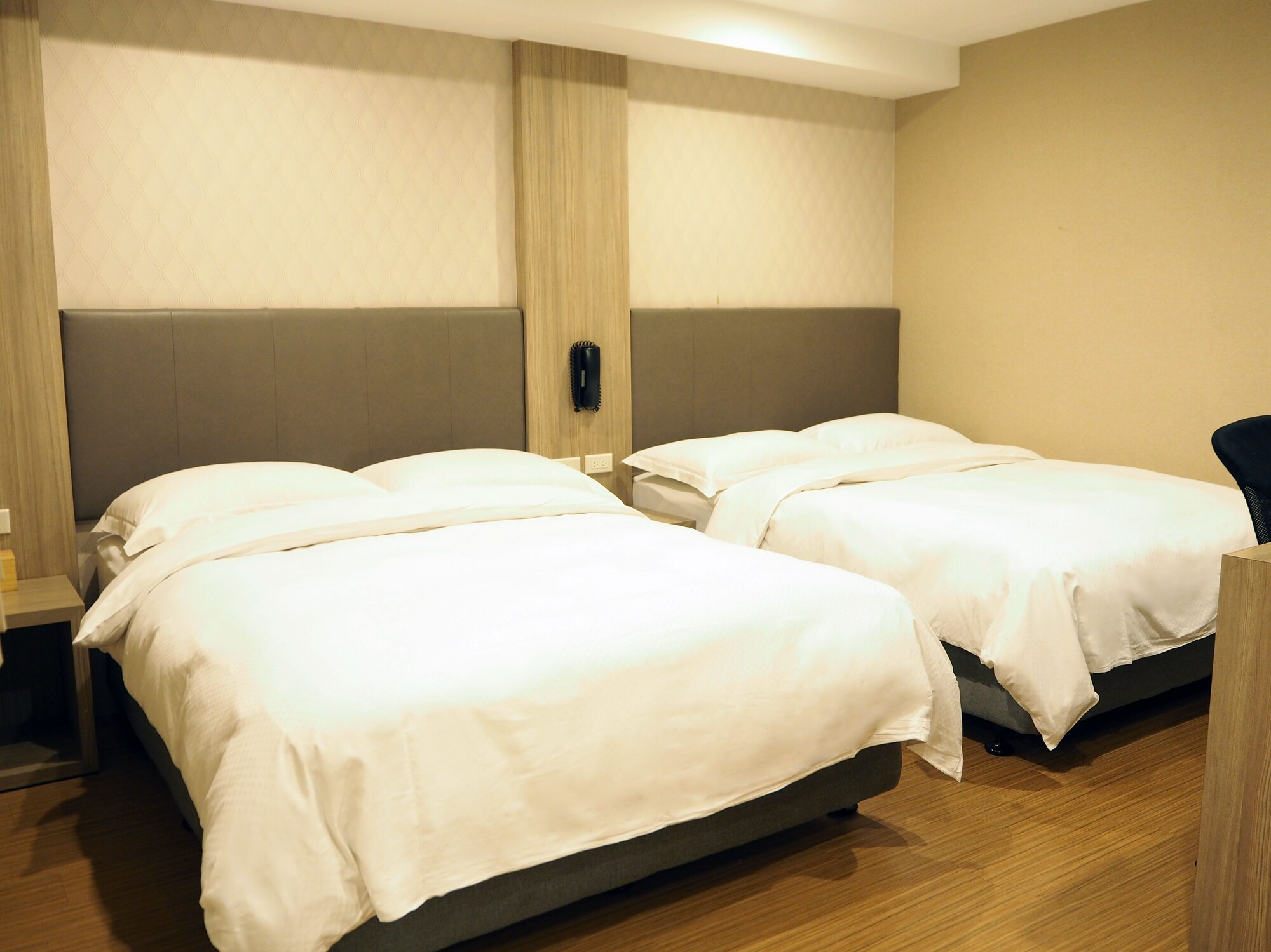 ROOM, QUADRUPLE