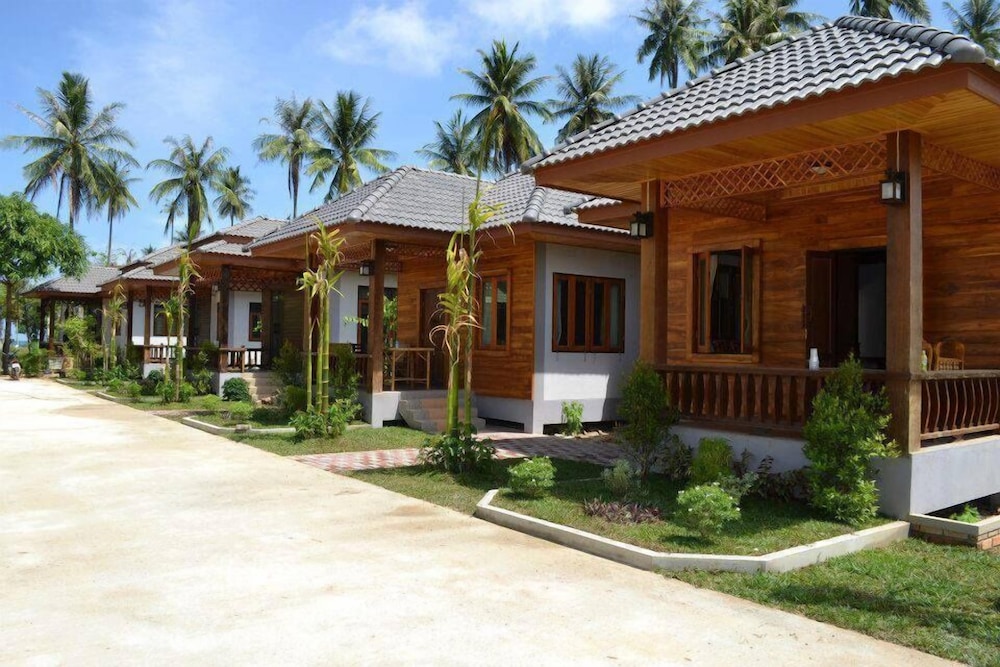 Khum Laanta Resort 60/66