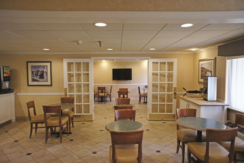 La Quinta Inn & Suites by Wyndham Tampa Fairgrounds - Casino 40/43