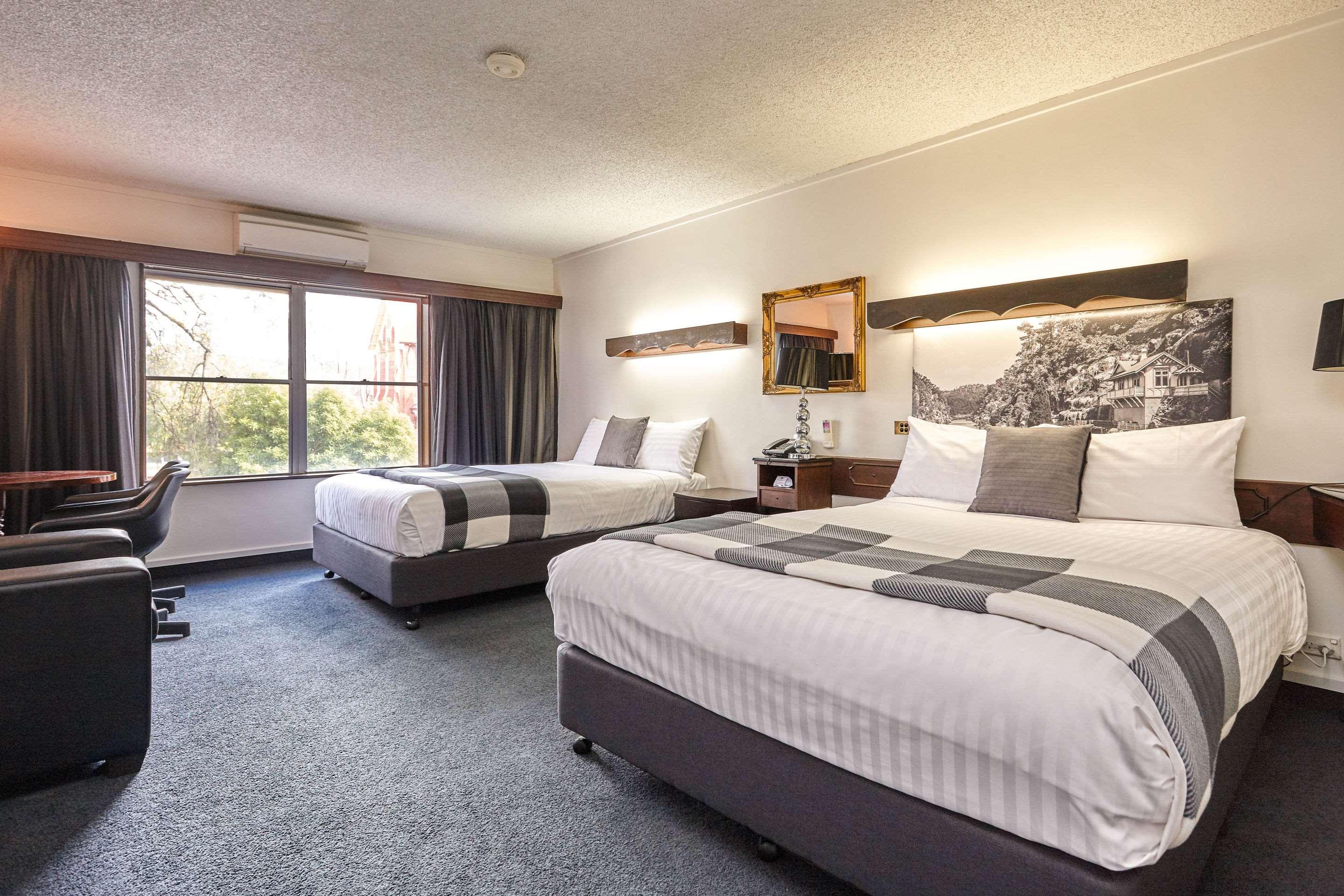 UPGRADE, BUSINESS, QUEEN BED