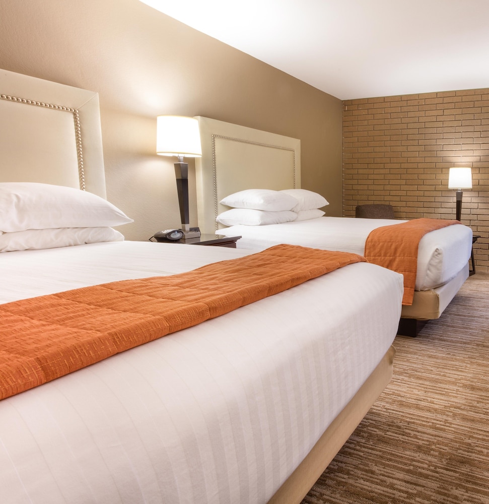 Drury Inn and Suites Kansas City Airport 6/33