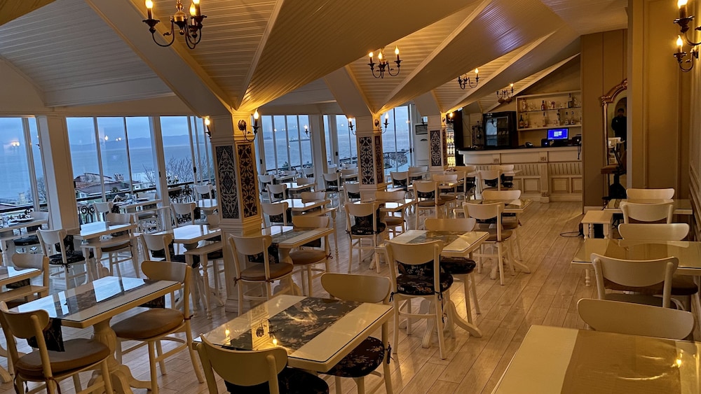 Avicenna Hotel 55/73