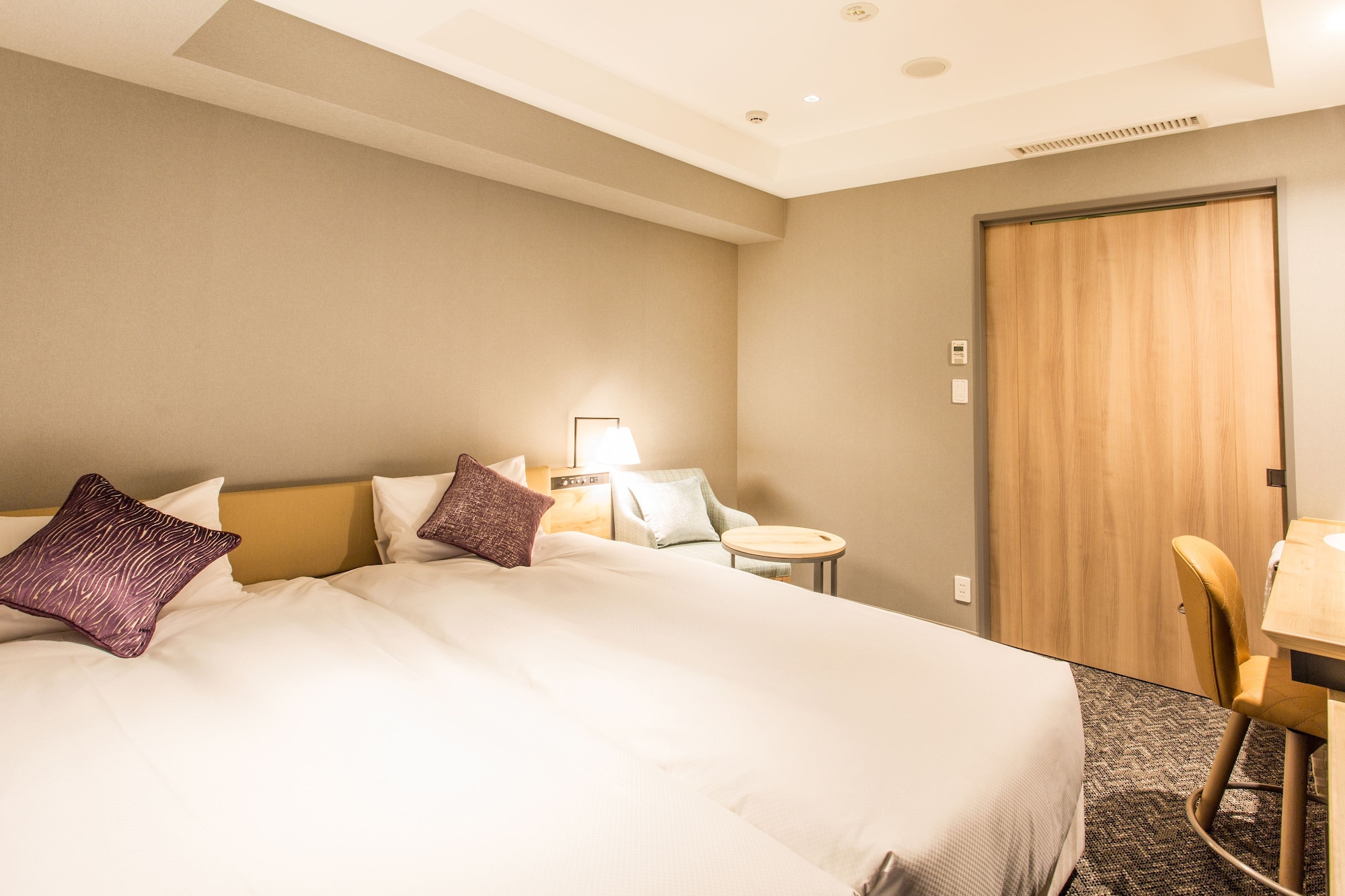 STANDARD, TWIN BEDS, SMOKING