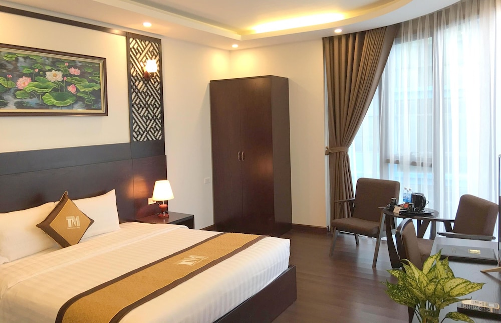 DELUXE, KING BED, CITY VIEW