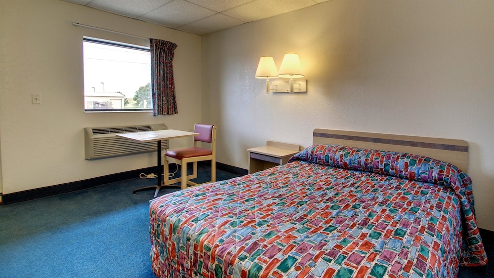 Motel6 Salina, KS 24/60