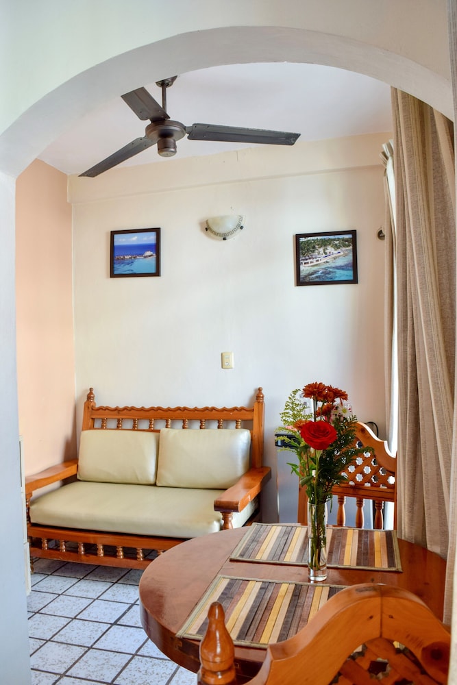 Hotel & Suites Bucaneros, Isla Mujeres 30/48