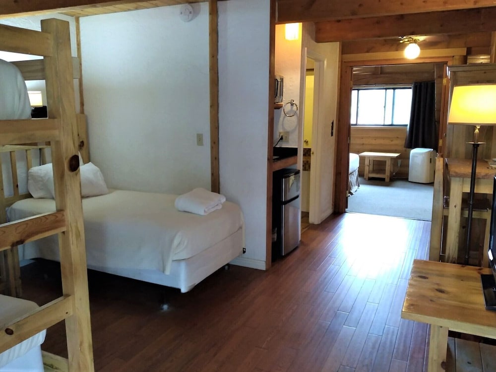 The Boulder Creek Lodge 48/64