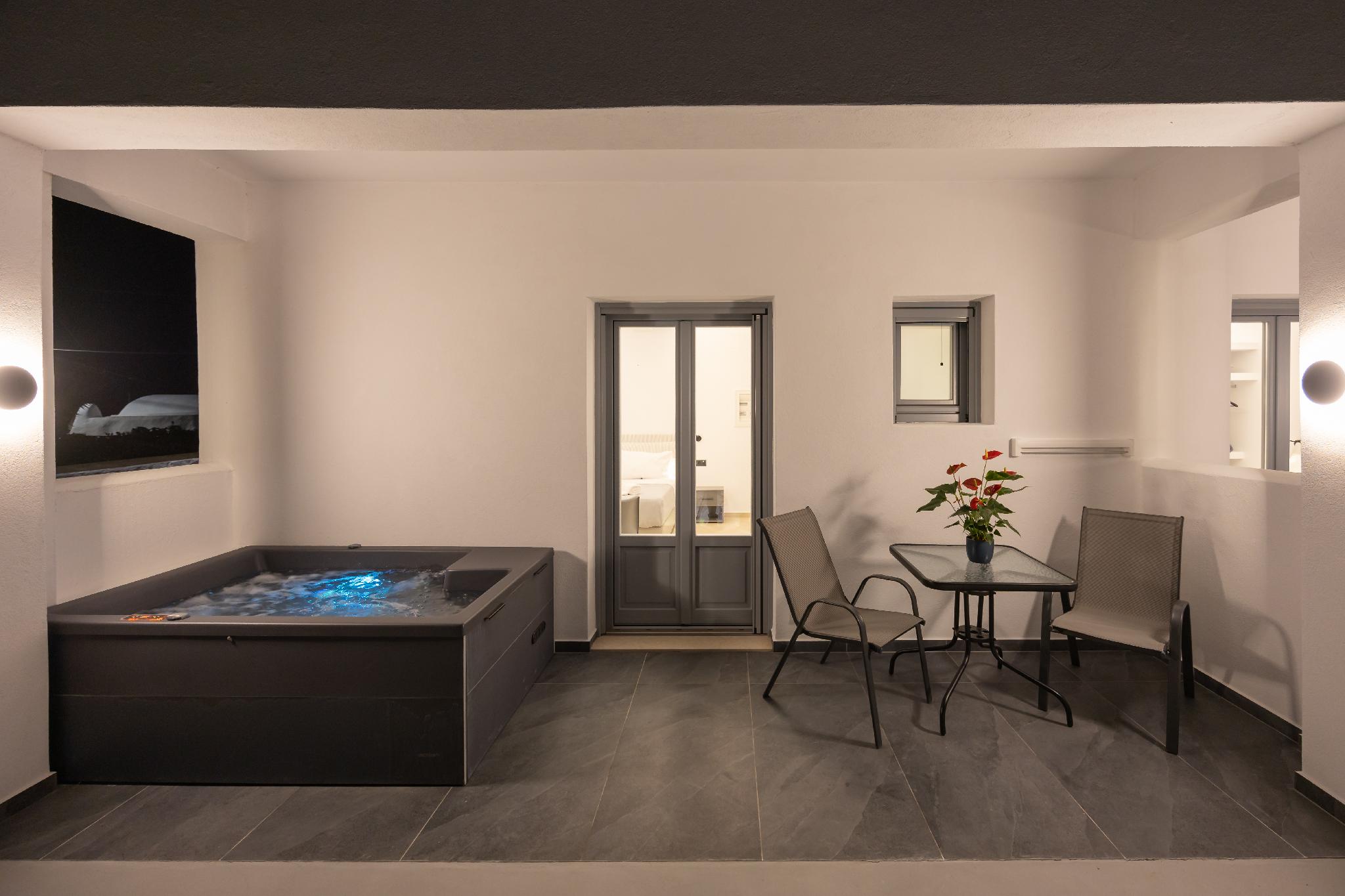 Nastram Suites Oia 16/30