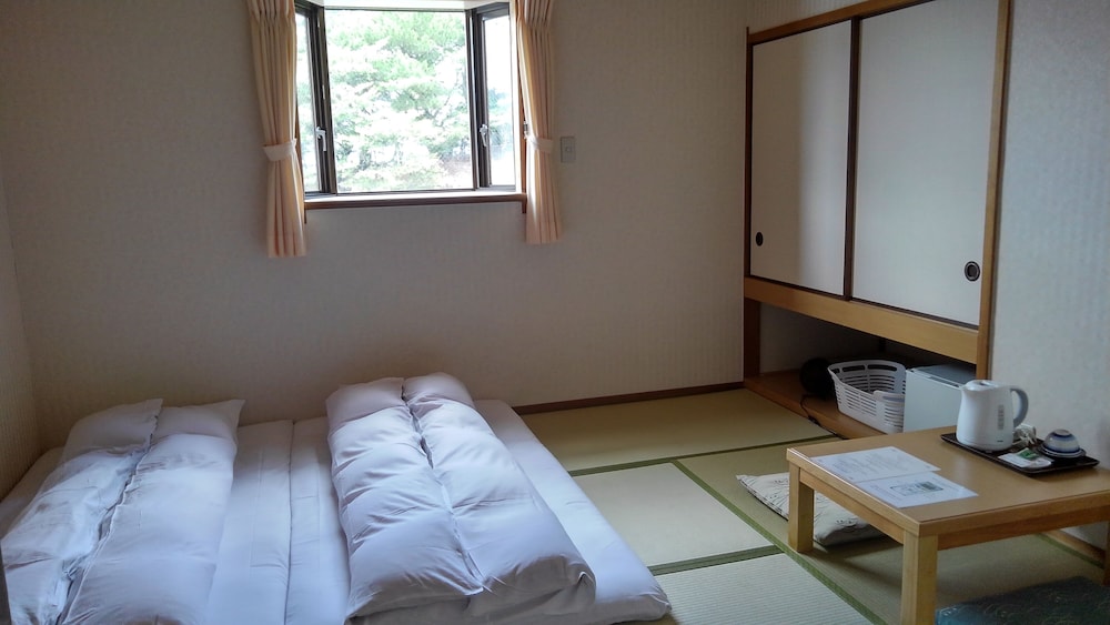 JAPANESE, TRADITIONAL, MOUNTAIN SIDE, SHARED BATHROOM