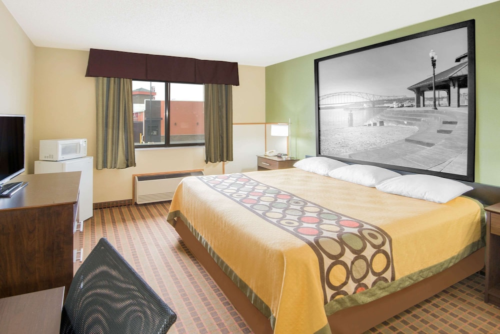 Super 8 By Wyndham Story City 9/25