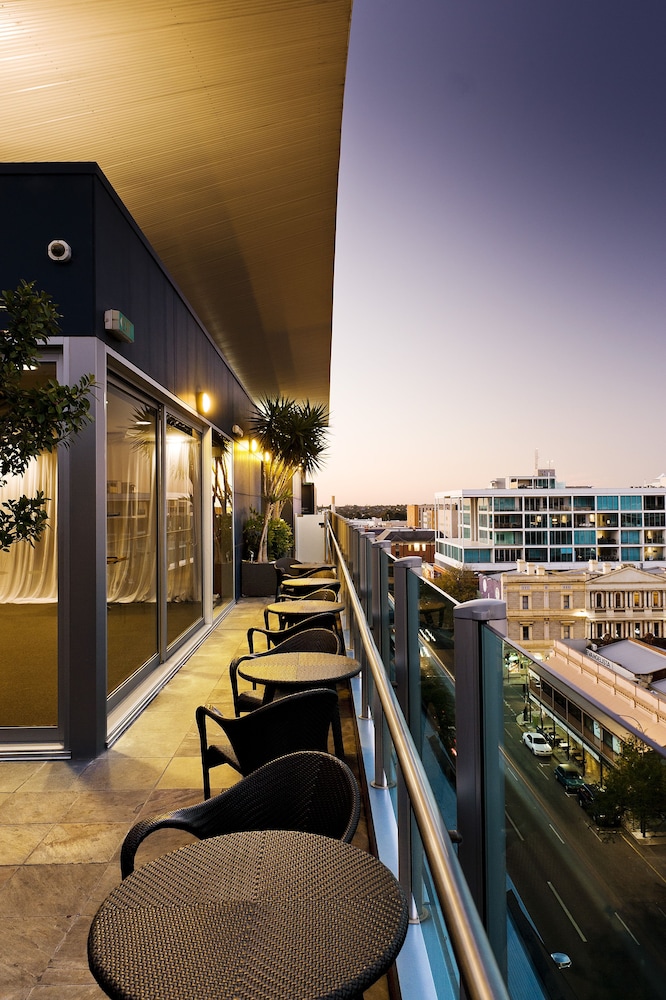 Majestic Roof Garden 42/45