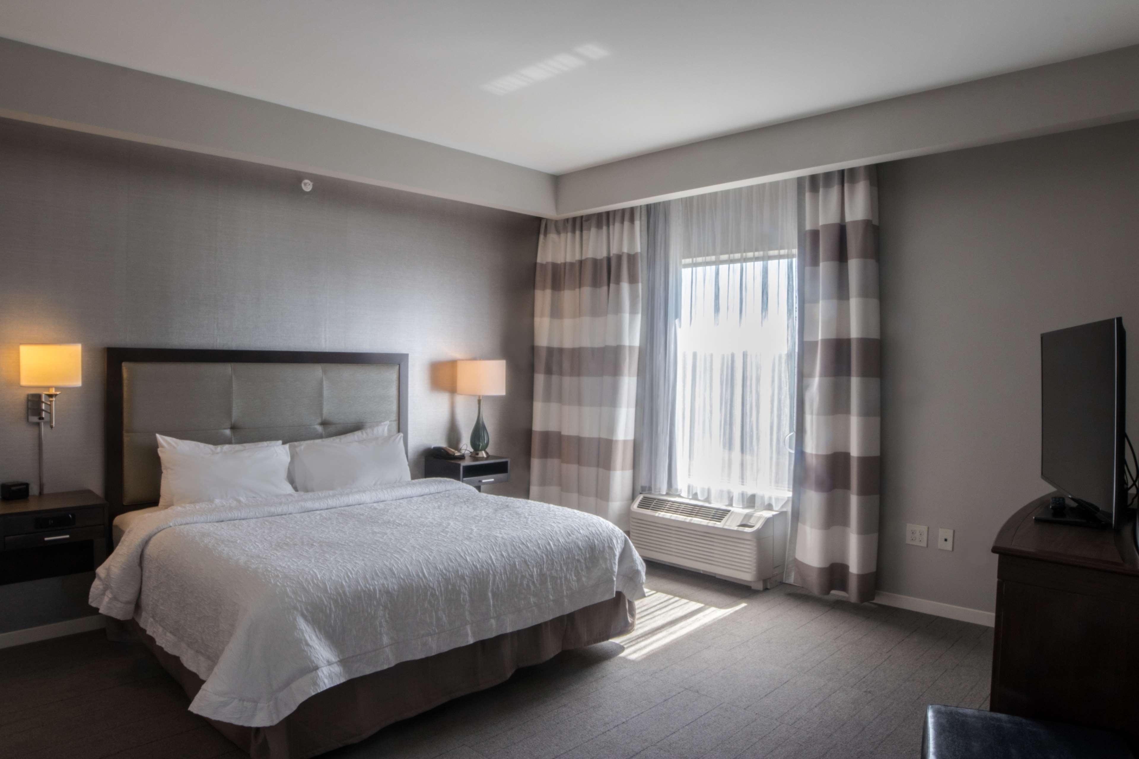 PRESIDENTIAL, SUITE, KING BED, ACCESSIBLE
