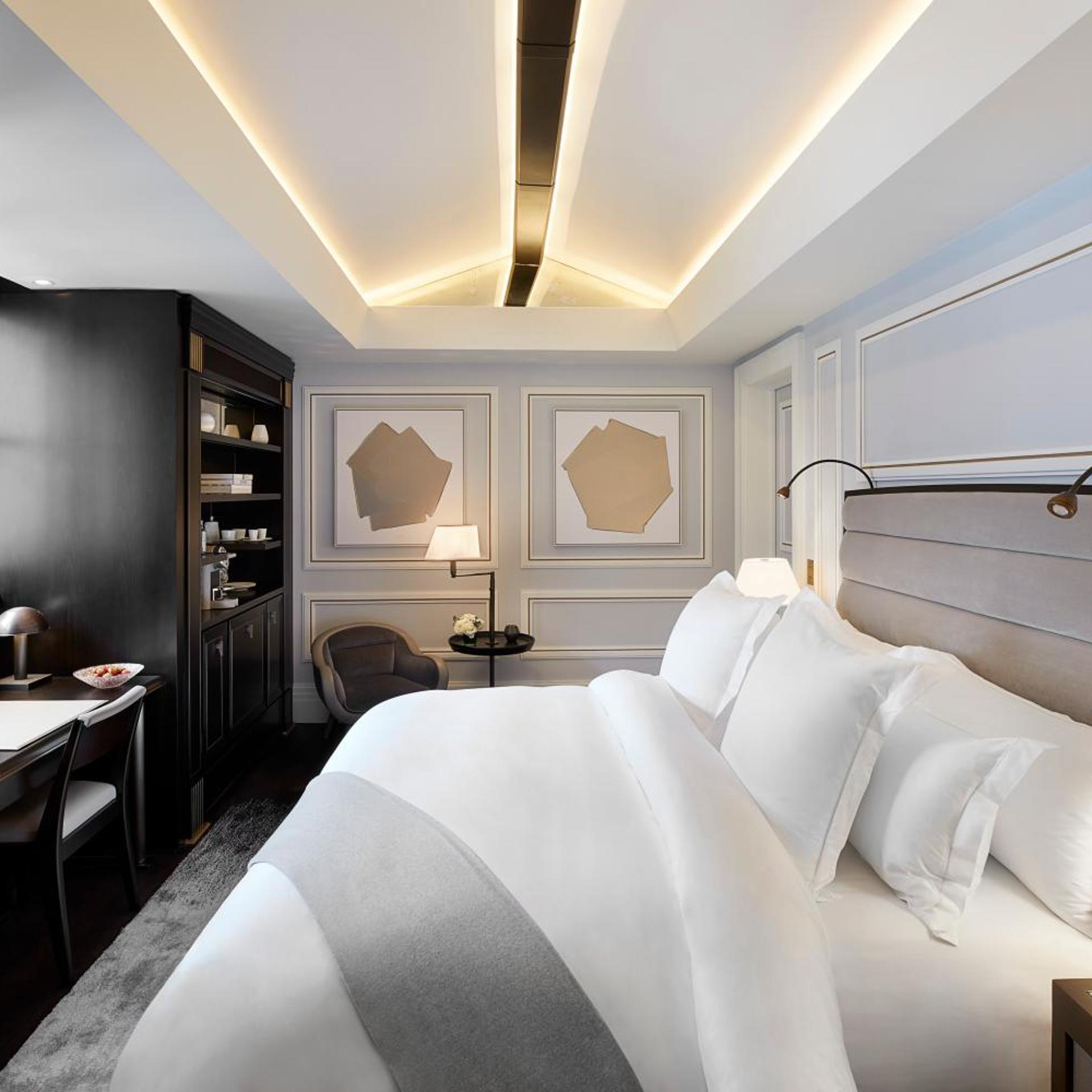 Deluxe, King Bed, Hot Tub