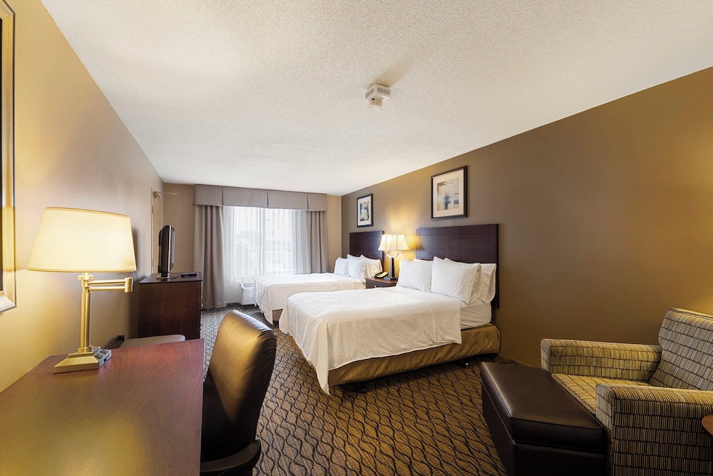 Holiday Inn Express Bloomington West 26/68