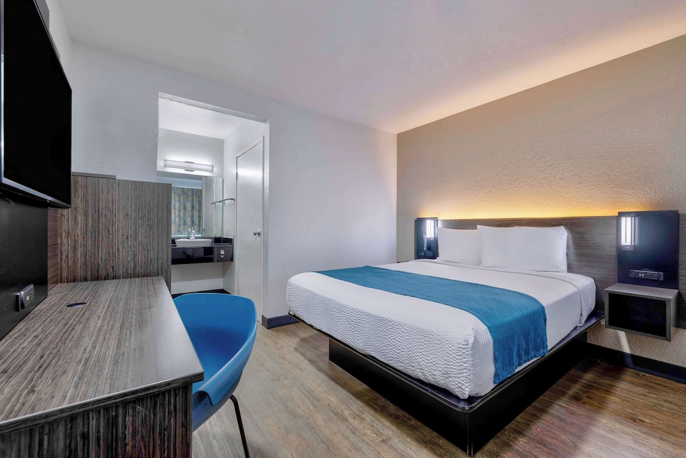 Motel6 Anaheim, CA - Fullerton East 40/59