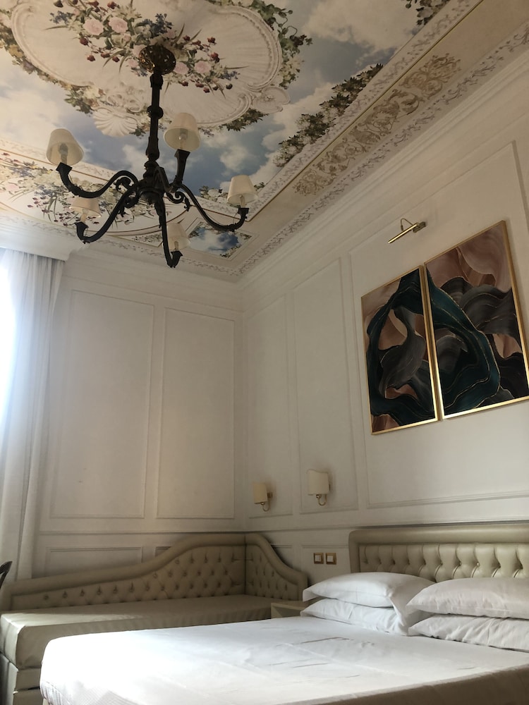 Navona Central Suites 14/50
