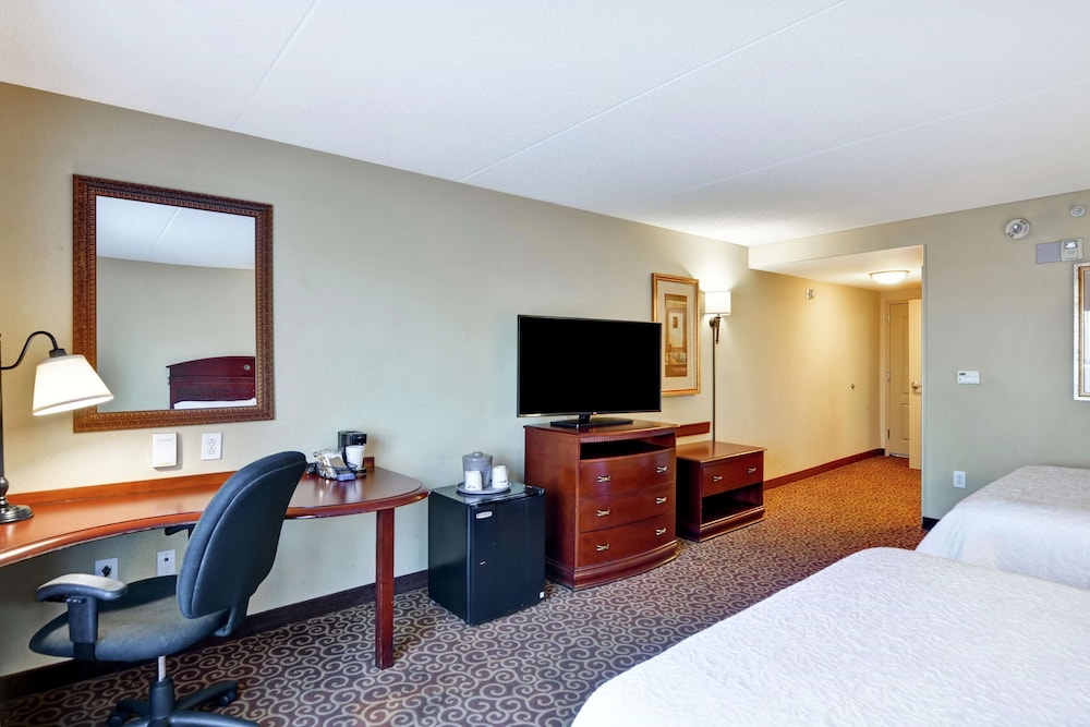 Hampton Inn & Suites Fredericksburg-at Celebrate Virginia 18/39