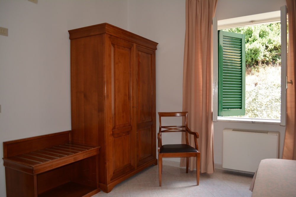 Maronti Hotel 36/55