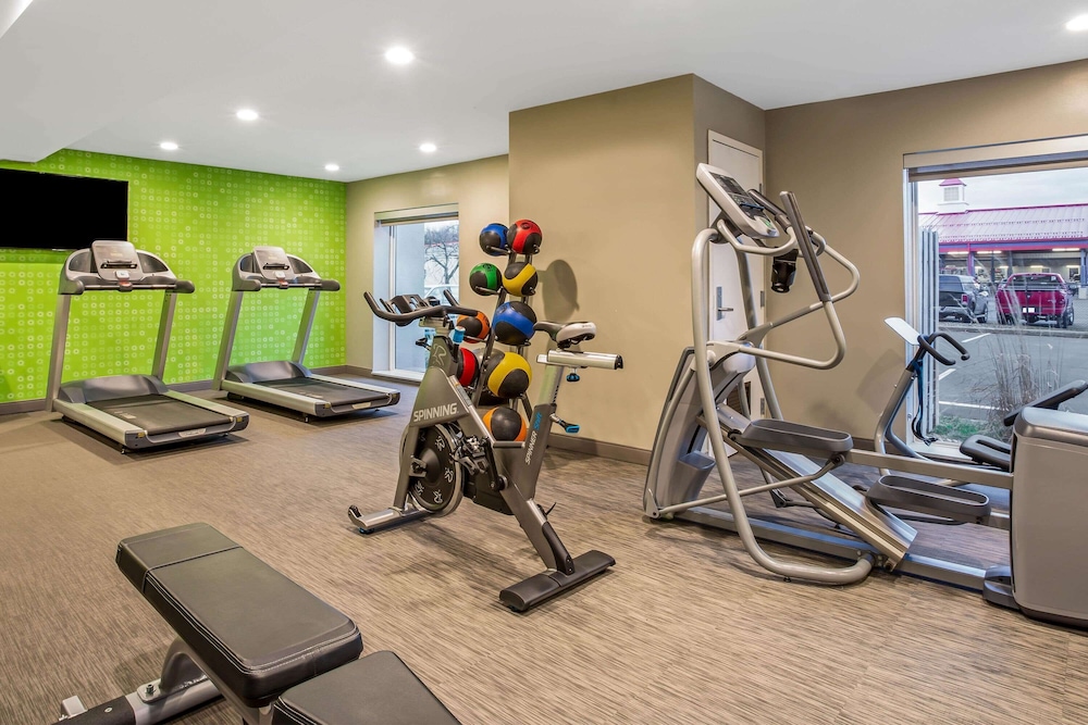 La Quinta Inn & Suites by Wyndham Hartford - Bradley Airport 32/47