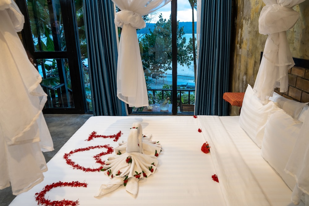 Koh Rong Hill Beach Resort 42/63