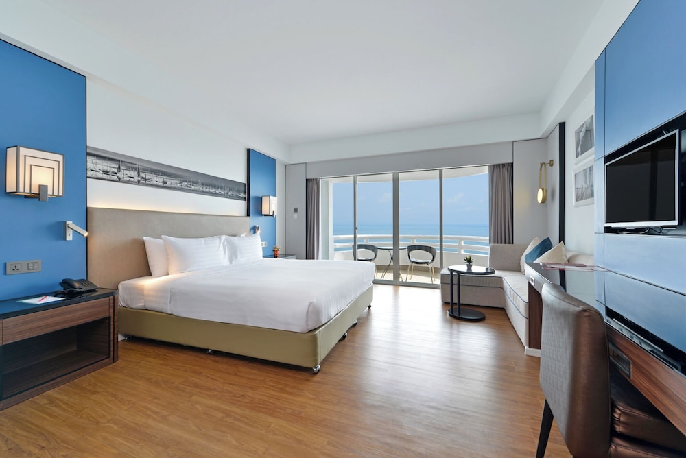 GRAND, DELUXE, OCEAN VIEW
