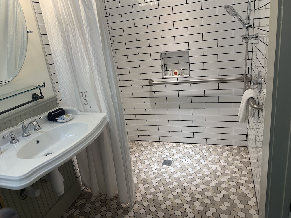 غرفة بسرير كوين مع أريكة، Ye Kendall Inn 3/5