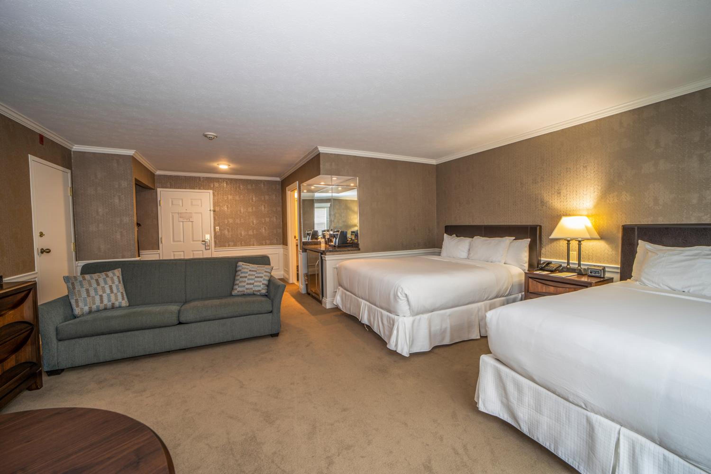 Junior Suite, Queen Bed