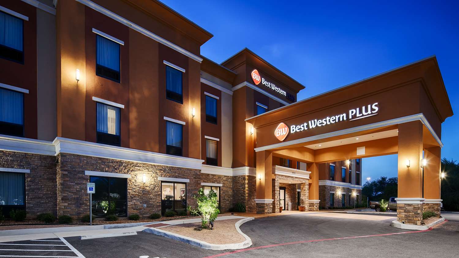 Best Western Plus Elmendorf Hotel 29/31