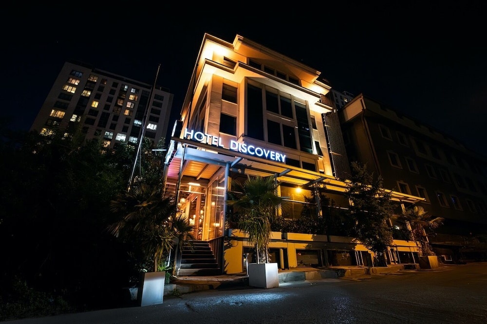 Discovery Hotel 5/69