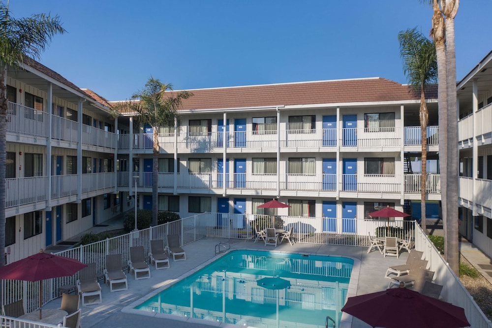 Motel6 Carpinteria, CA - Santa Barbara - North in CARPINTERIA - CA