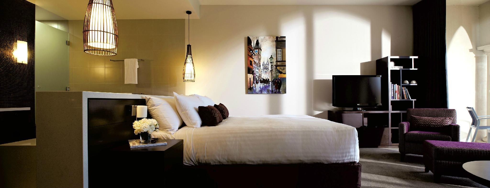 Spa, Suite, Courtyard View