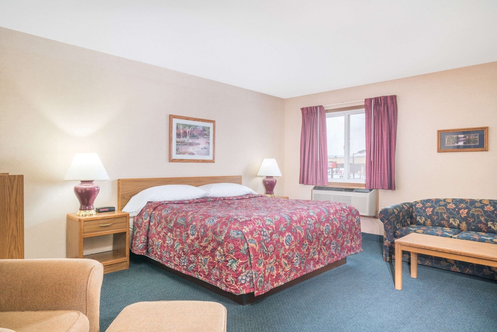 Super 8 by Wyndham Superior WI 9/25