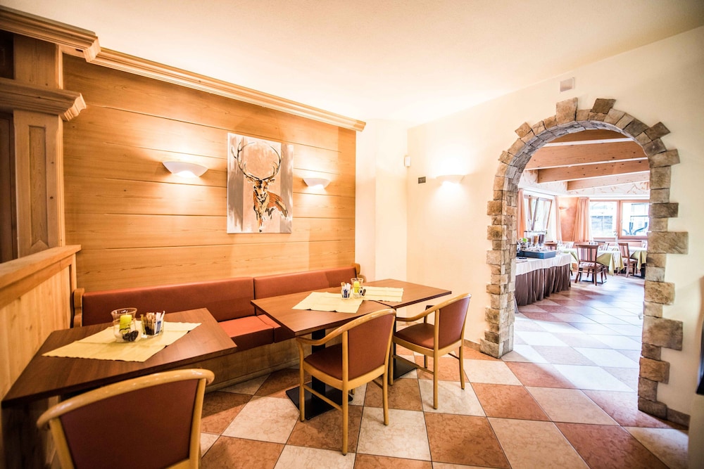 Angelica Hotel 48/64