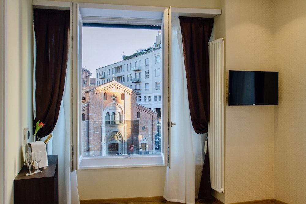 Aiello Rooms - San Babila 39/61