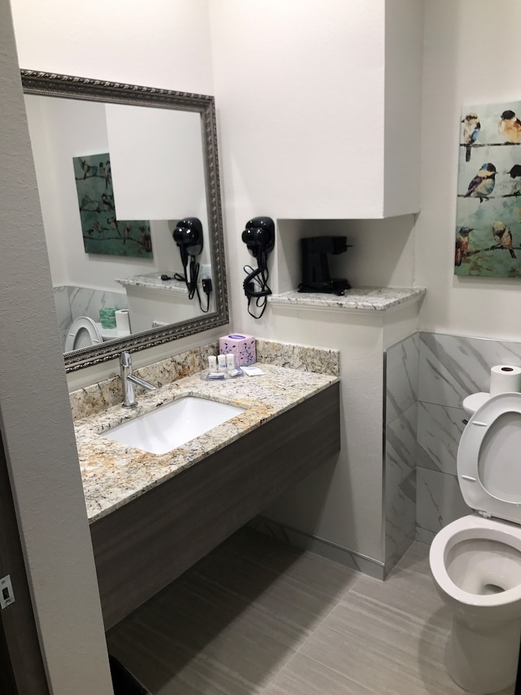 Grand Villa Inn & Suites- Humble 13/27