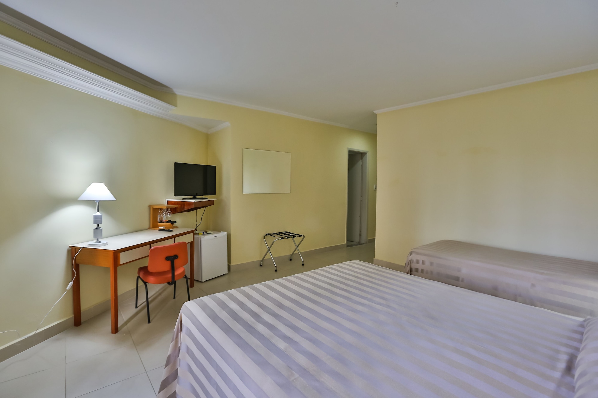 ROOM, DOUBLE BED