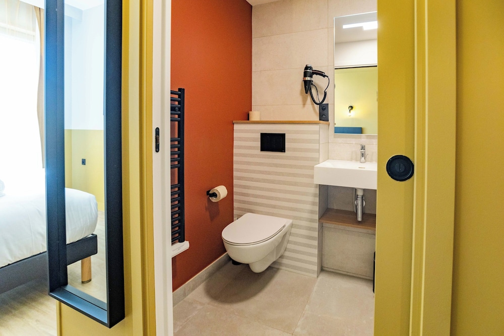 جناح متصل بسرير كوين وسريرين منفصلين، All Suites Hotel Paris Pleyel L’Ile Saint Denis 10/10